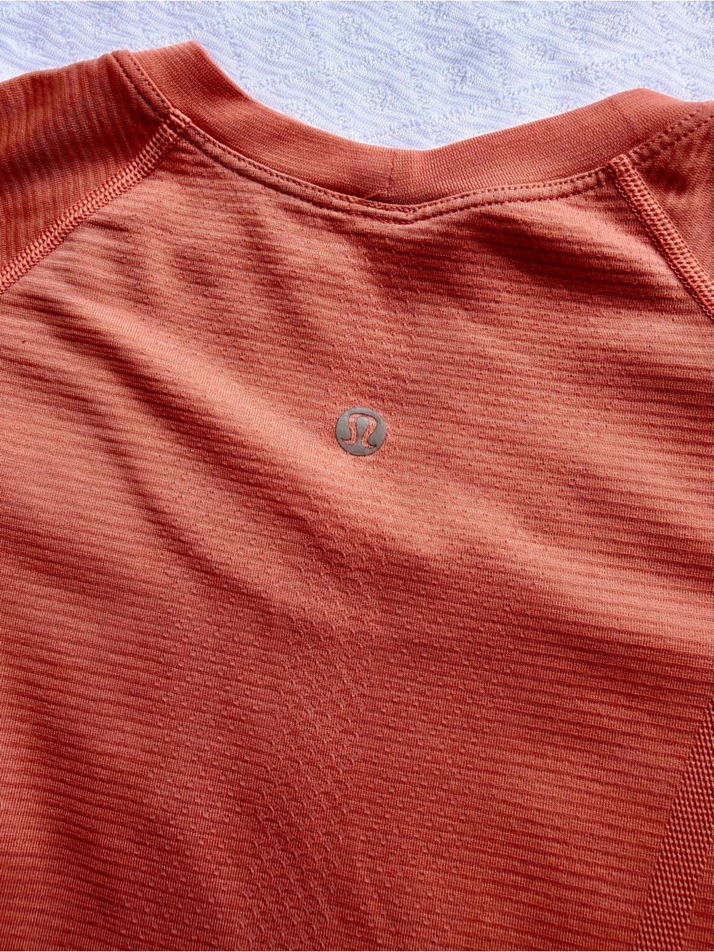 Lululemonš Swiftly Tech Short Sleeve 2.0 In Orange Size 6 - Picture 5 of 5